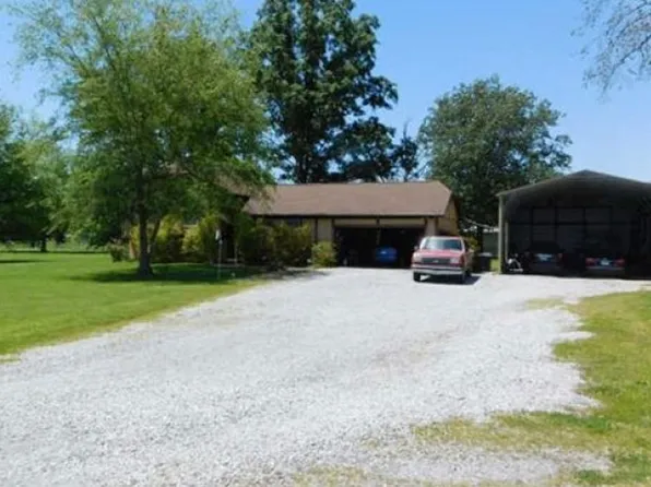 12361 N Benton Rd, Benton, IL 62812