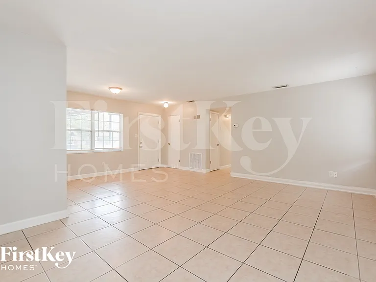 1407 Chilean Ln — Photo 3