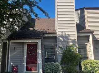 424 Falling Ln, Virginia Beach, VA 23454