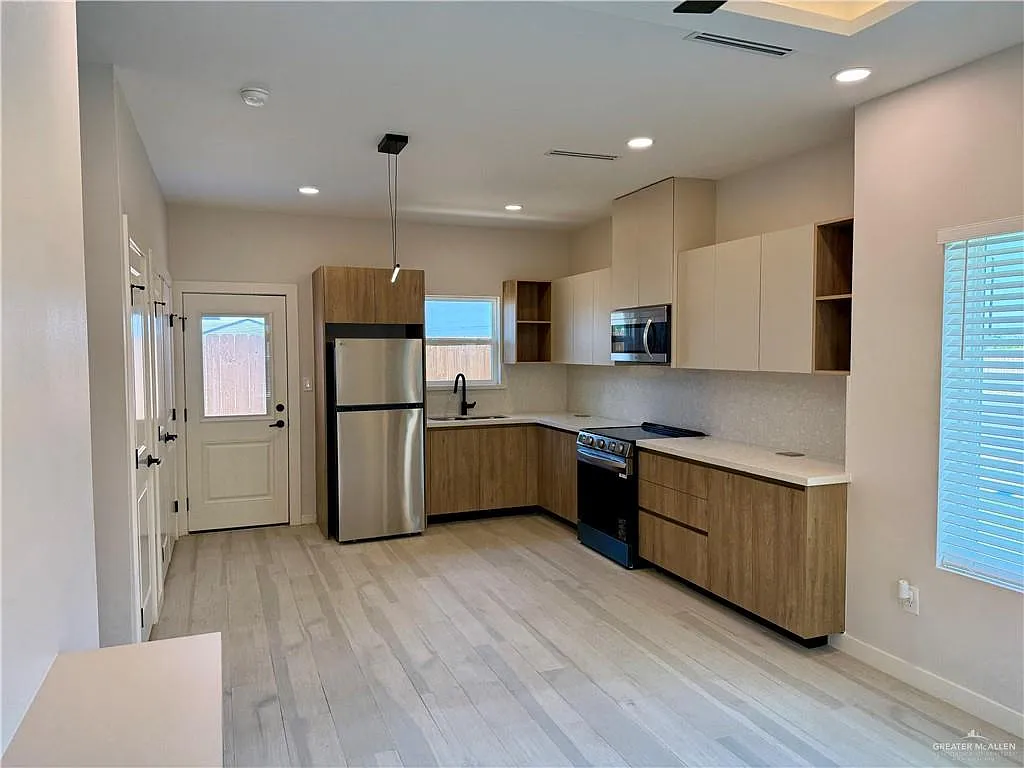 2 bed, 2.0 bath, 1034 sqft, $1,250 — Photo 3