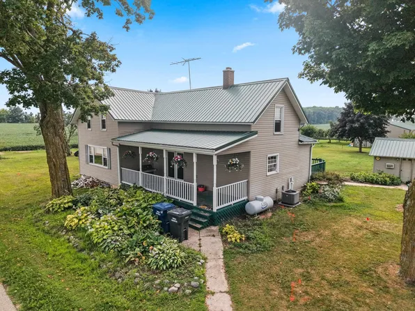 N5951 Division Rd, Cecil, WI 54111