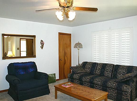 3rd image of 1009 Washington Blvd