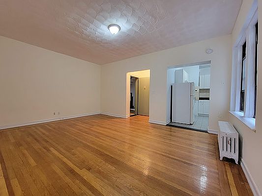 2nd image of 137 E 29th St #3X
