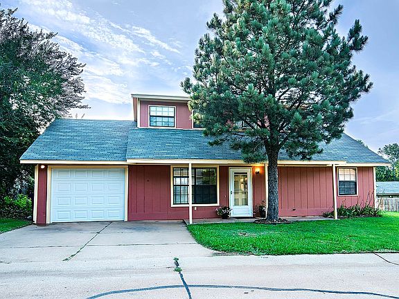 2nd image of 2208 E Crestwood Dr