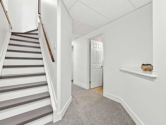 4th image of 454 E Millrise Sq SW