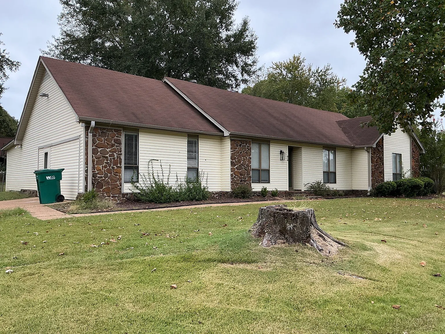 4 bed, 2087 sqft, $2,200 — Photo 1