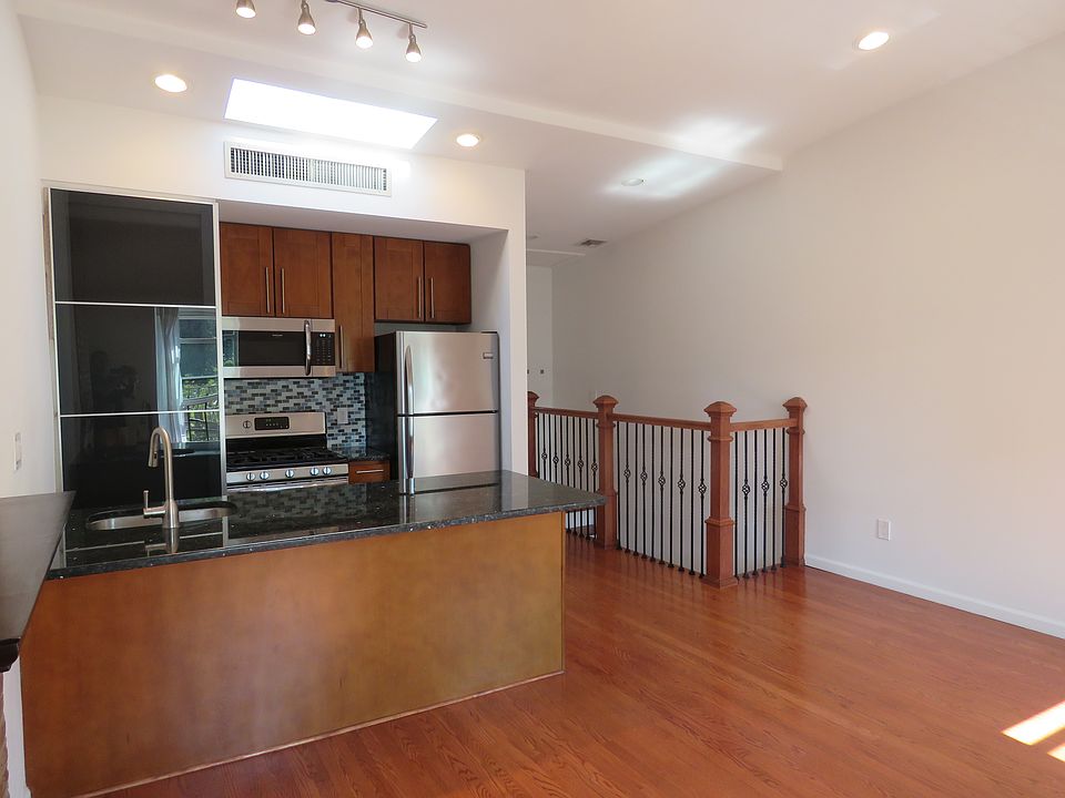 1st image of 625 Walton Ave #3