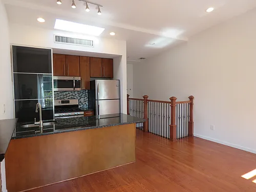 625 Walton Ave #3 Photo 1
