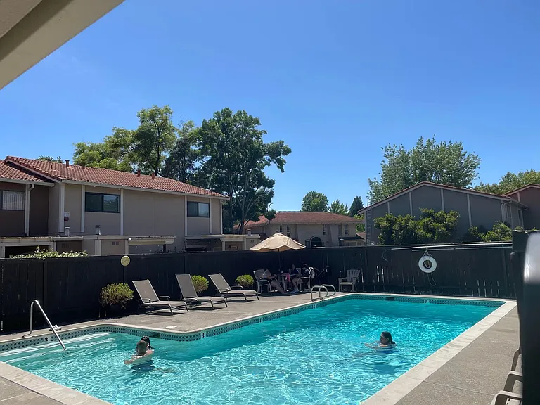 2557 Vallejo St — Photo 16