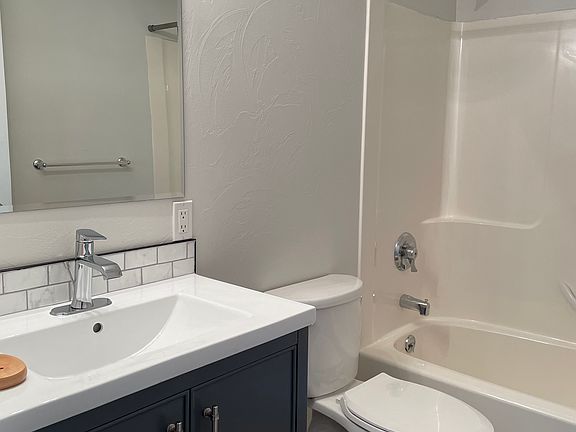 5th image of 109 E Granite Ave #D