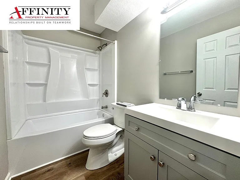 805 NW Mock Ave #D — Photo 10