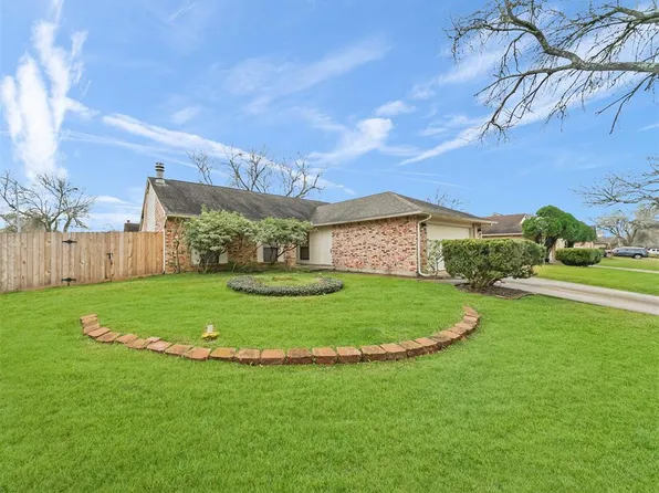 6934 Tara Dr, Richmond, TX 77469