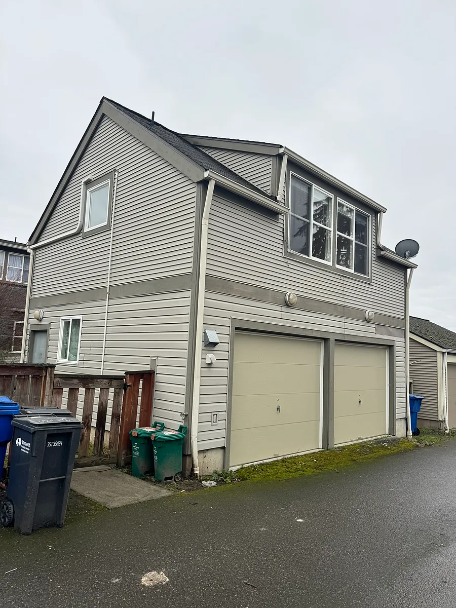 top unit on duplex building, - 6501 29th Ave S