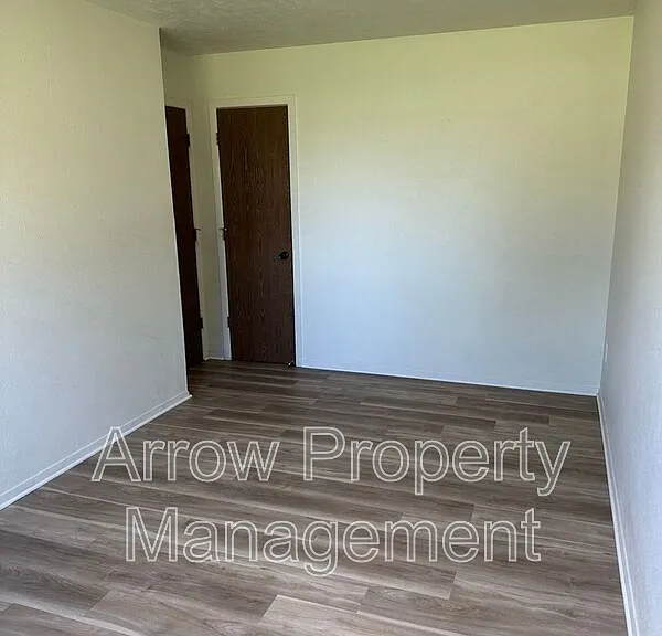 305 N East St #11 — Photo 14