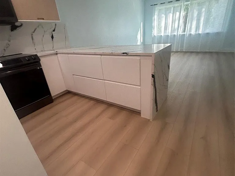 101 SE 6th Ave #5 — Photo 2