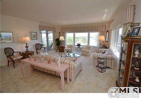 5th image of 555 SE 6th Ave APT 10G
