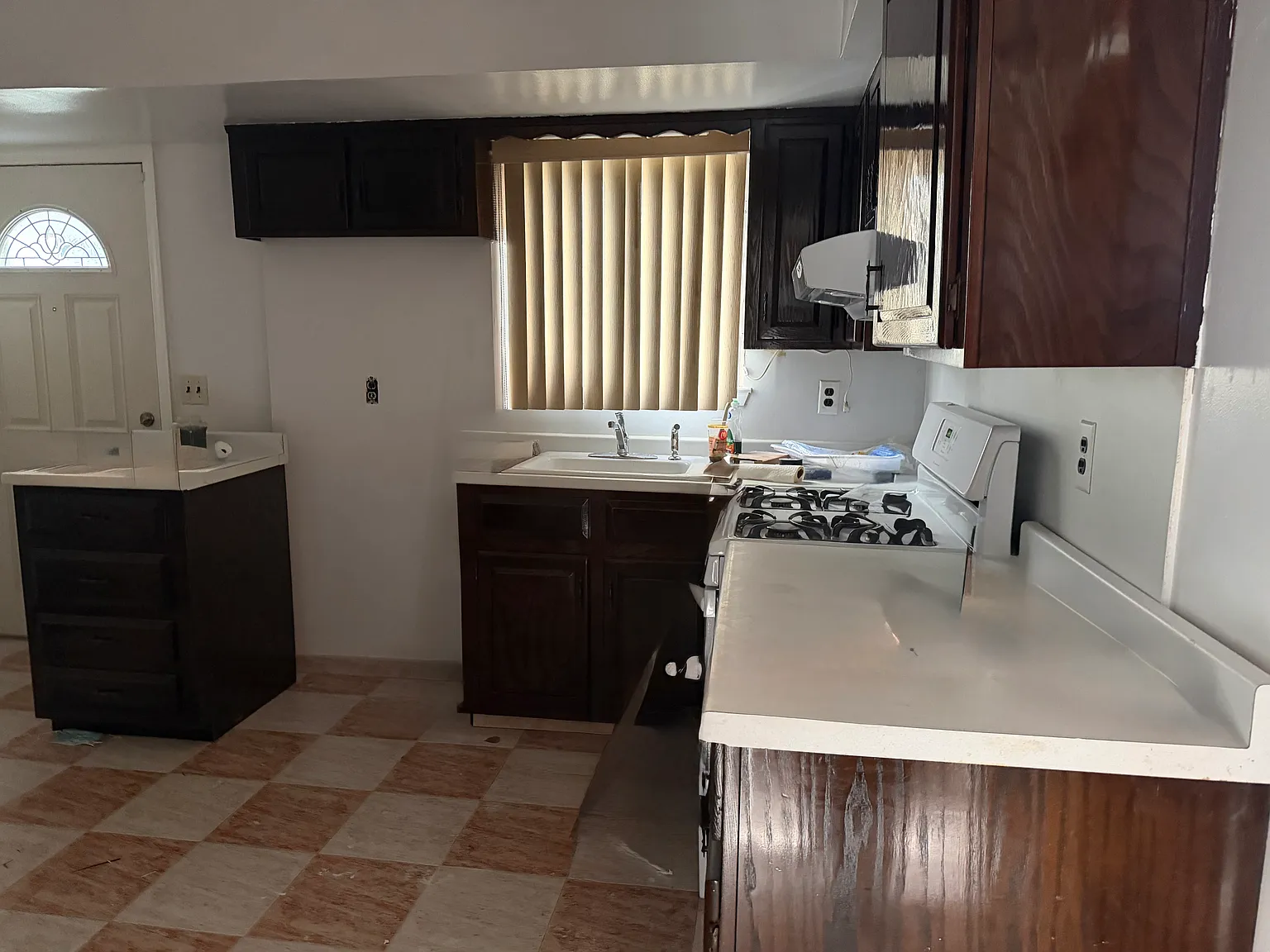 2 bed, 850 sqft, $2,000 — Photo 1