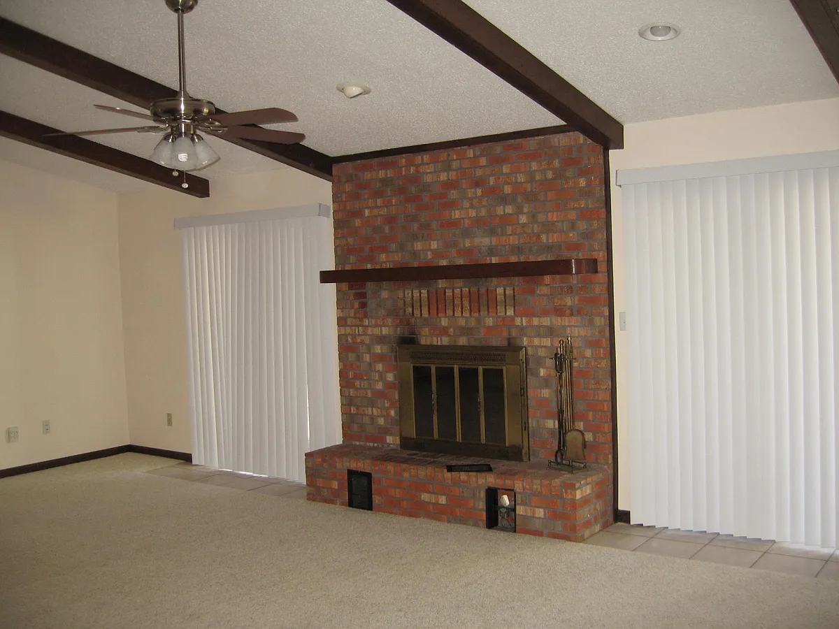 Living room - 1019 Darlington Oak Dr