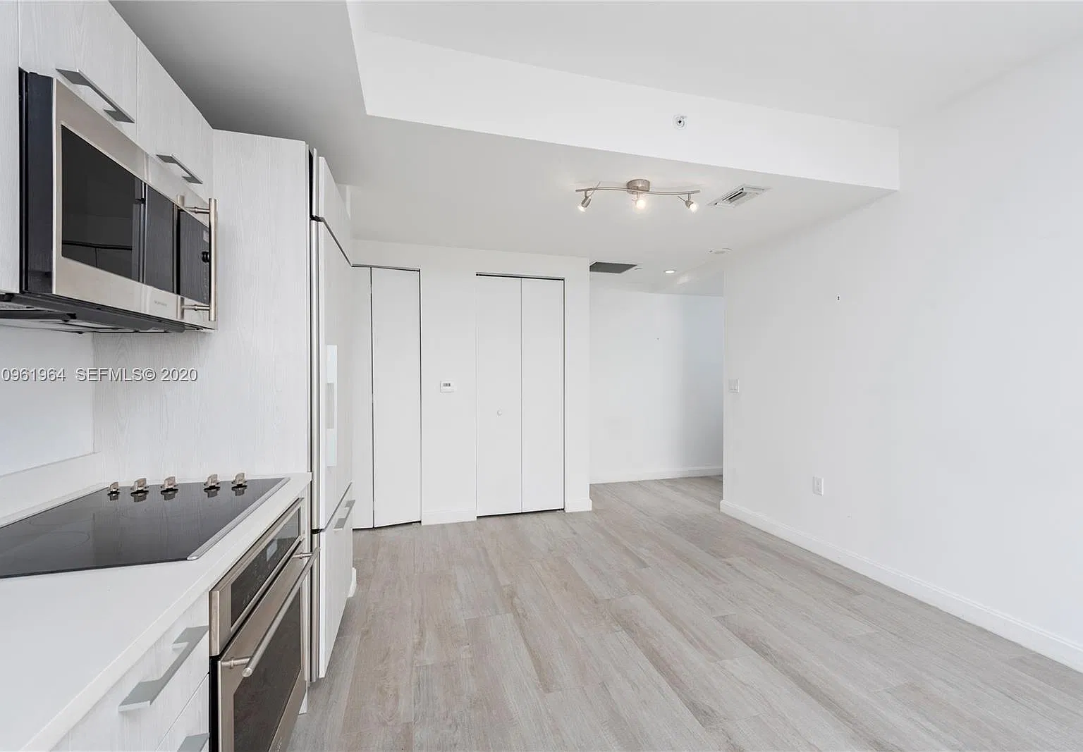 1 bed, 738 sqft, $3,350 — Photo 3