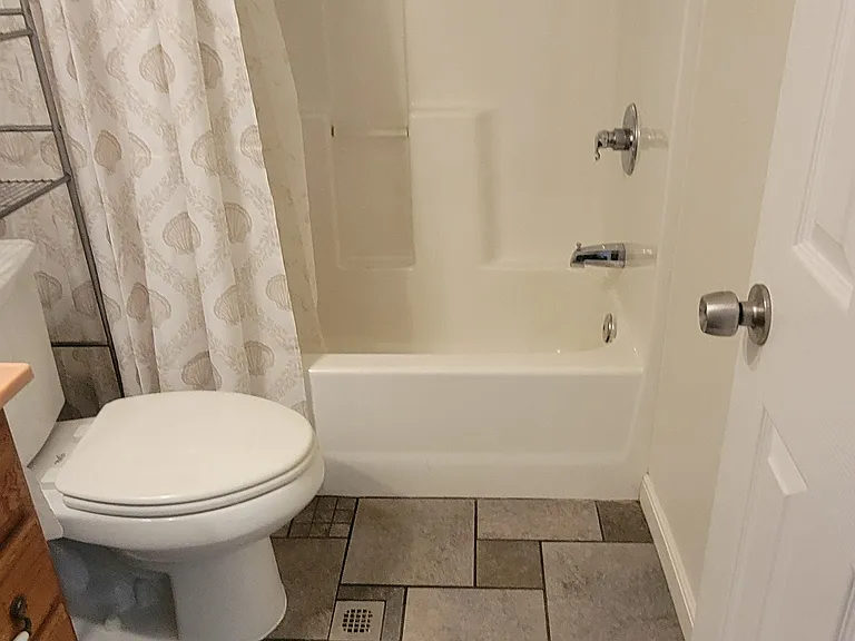 1503 Hobart Ave #6 — Photo 4