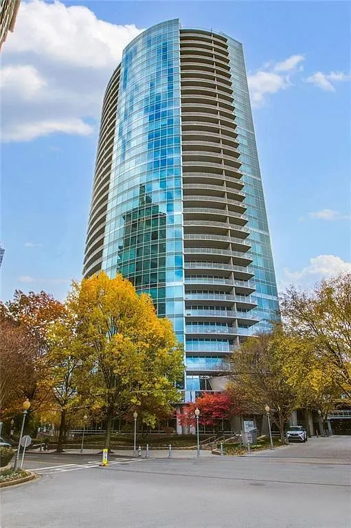 1 bed, 1.0 bath, 800 sqft, $1,900 — Photo 3