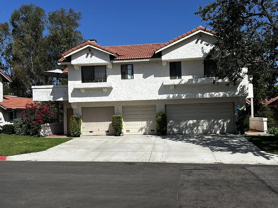 3036 Avenida Christina