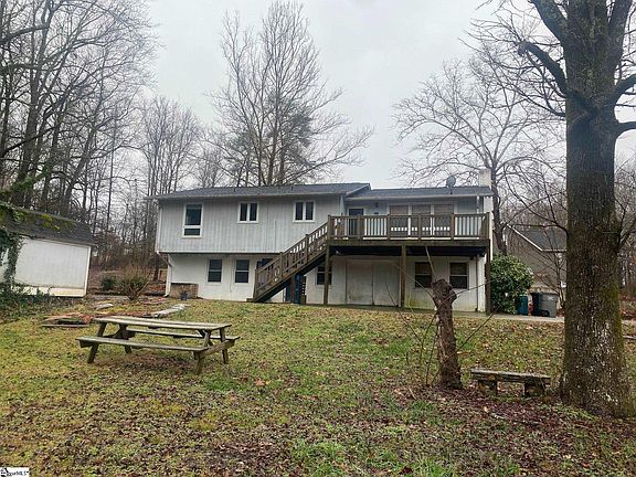 3rd image of 15 Elizabeth Dr