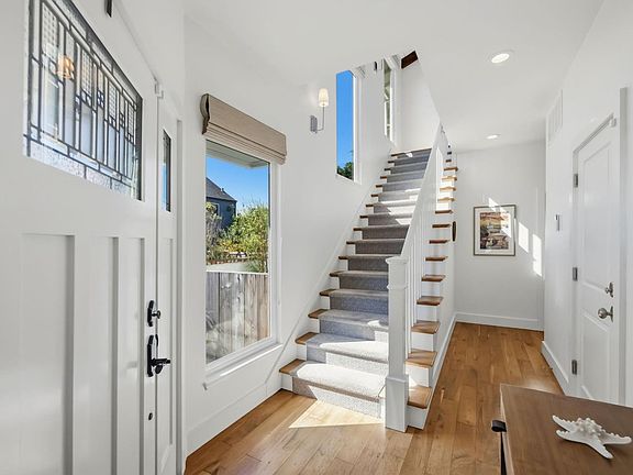 3rd image of 213 Myrtle St