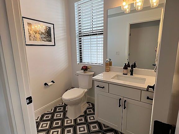 Main foor 1/2 bath