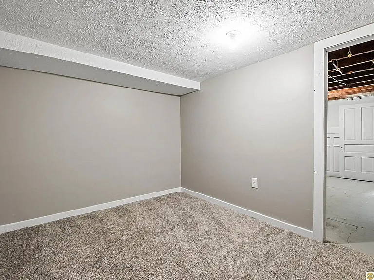 823 N H St — Photo 19