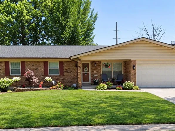11729 Parish Dr, Bridgeton, MO 63044
