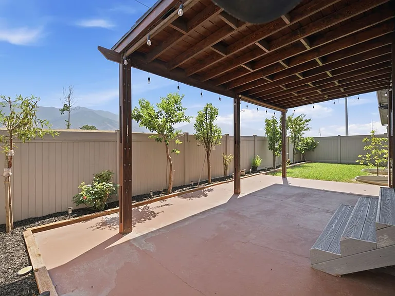 394 W Parkway Dr — Photo 30
