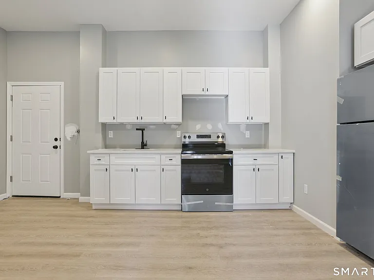 219 Bank St #3 — Photo 8