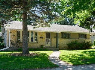 W171N8448 Allen Ave, Menomonee Falls, WI 53051