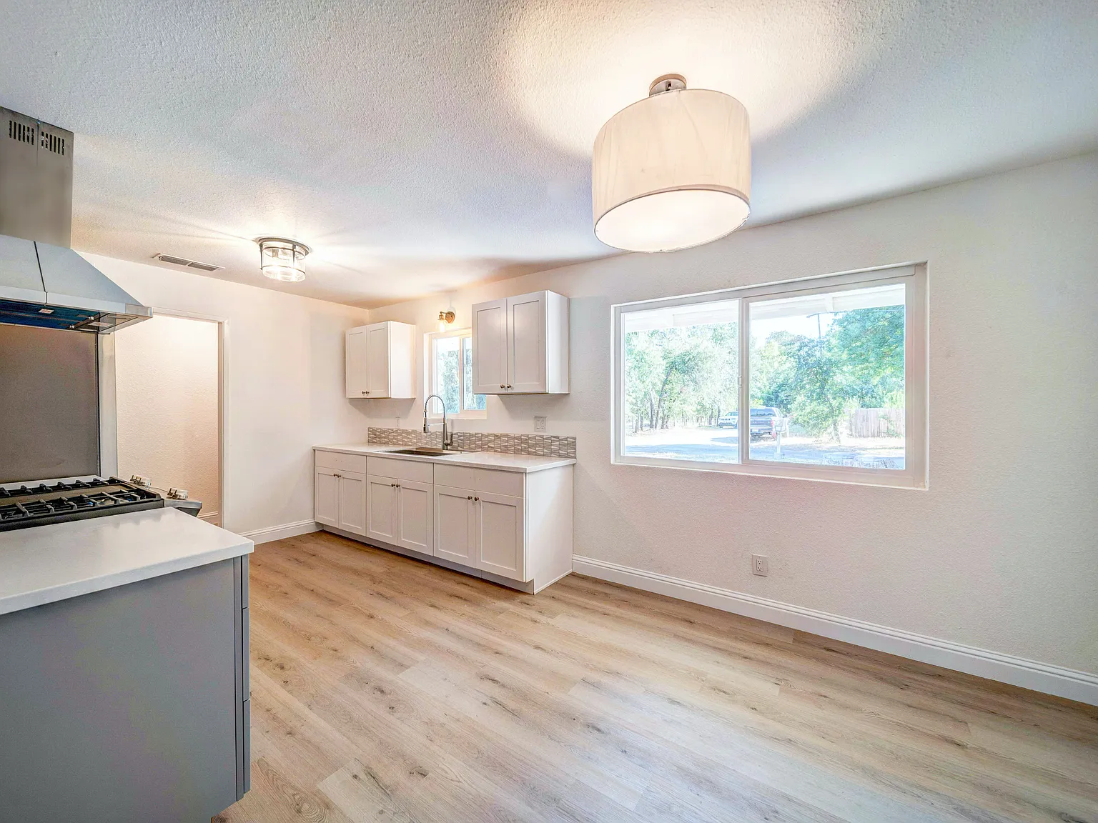 4 bed, 1500 sqft, $2,550 — Photo 4