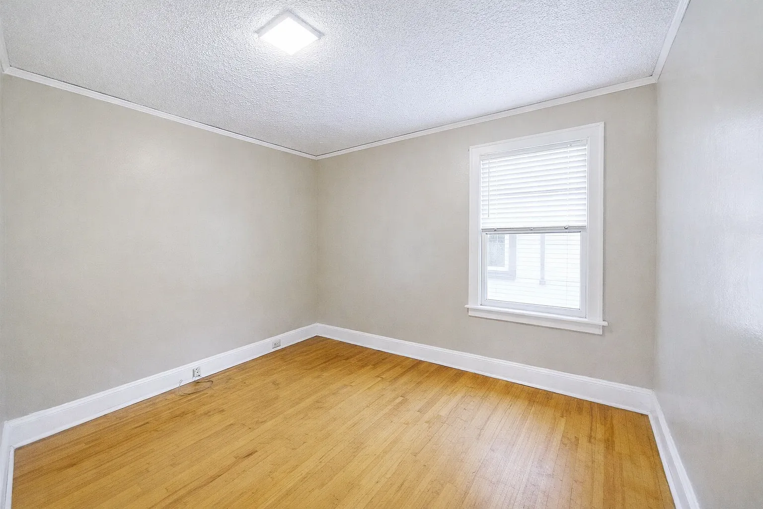 3 bed, $1,750 — Photo 2
