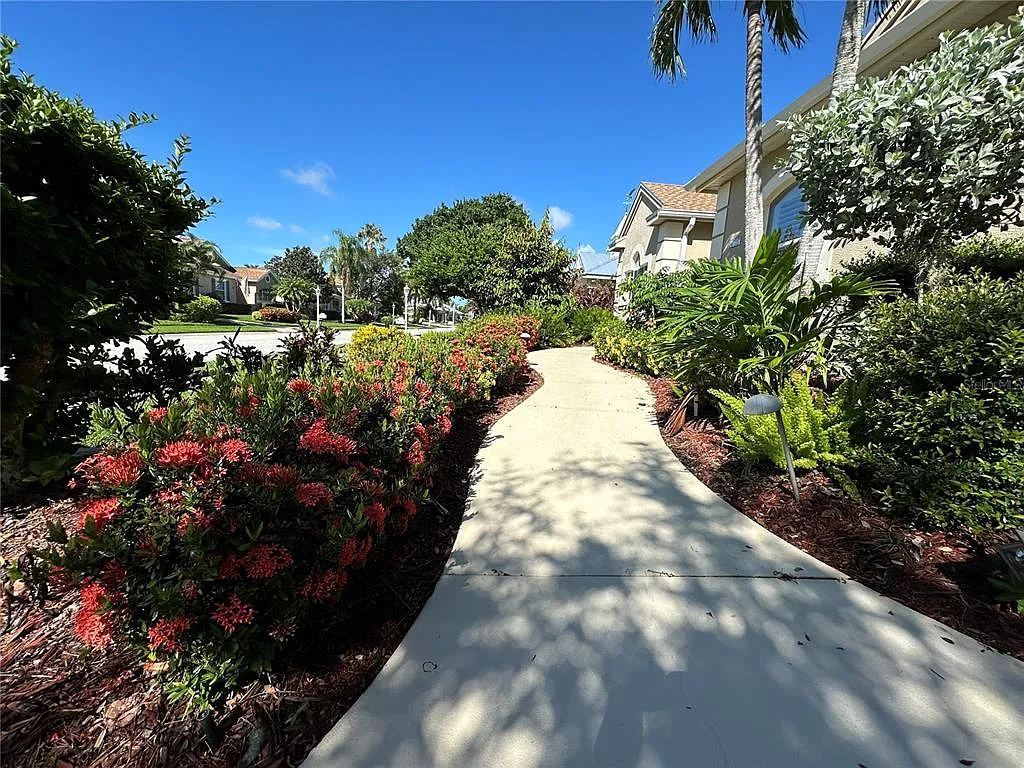 3 bed, 2.5 bath, 2213 sqft, $4,250 — Photo 2