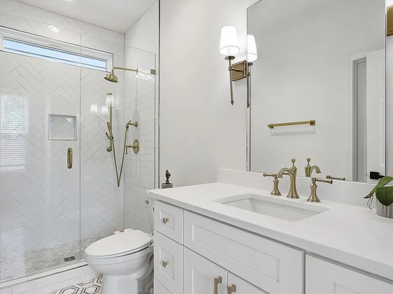 1018 Jackson St — Photo 18