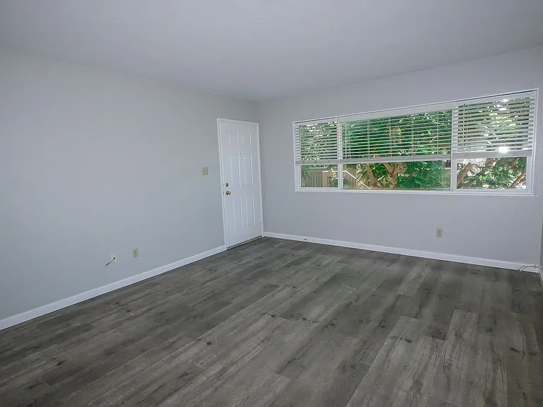 1050 Hornblend St — Photo 4