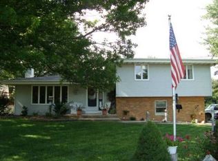 3141-3143 Edgewater Dr, Pekin, IL