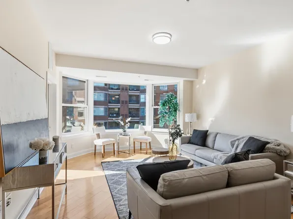 20 Avenue At Port Imperial image 10 of 45