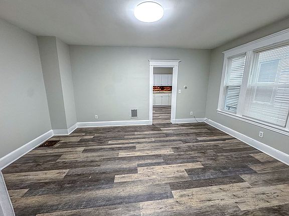 3rd image of 318-320 Howard Ave #320-1
