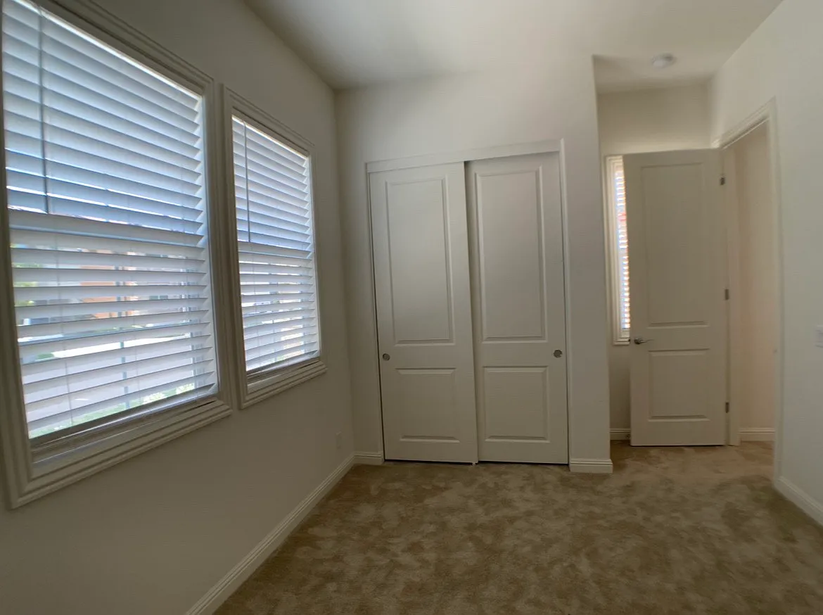 5 bed, 4.5 bath, 2895 sqft, $6,500 — Photo 4