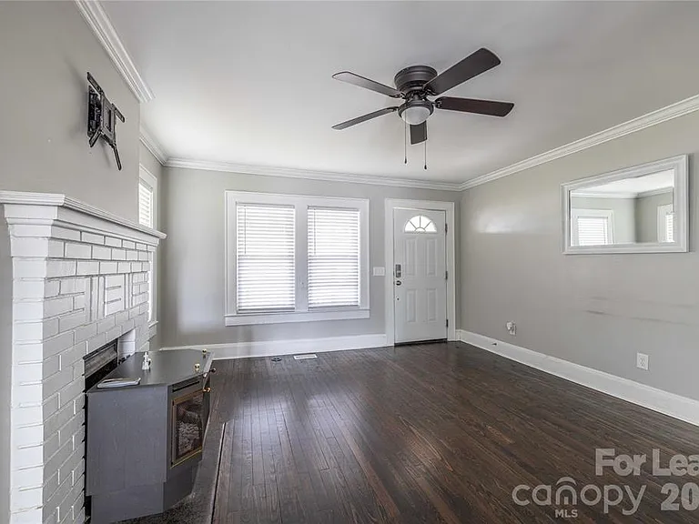 123 E 2nd St — Photo 15