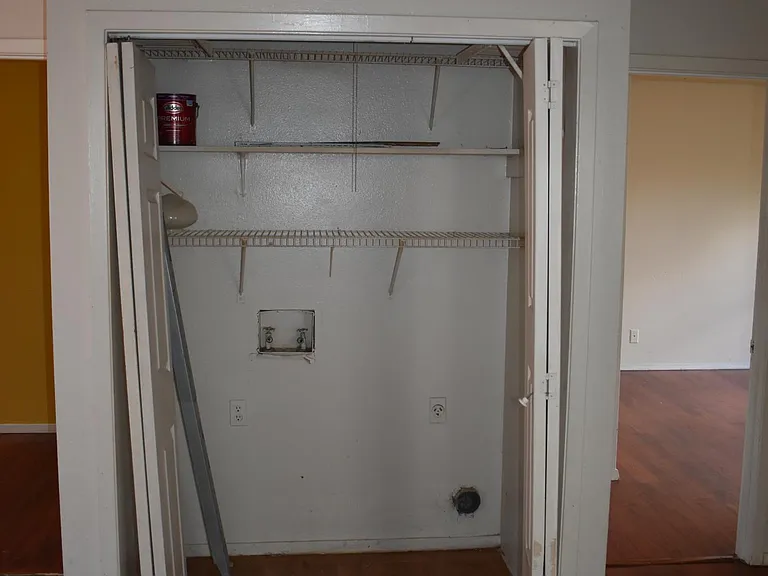 1907 W Loop #D — Photo 28