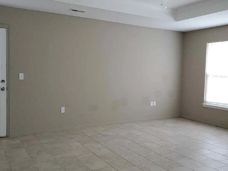 905 W Market St #B — Photo 5