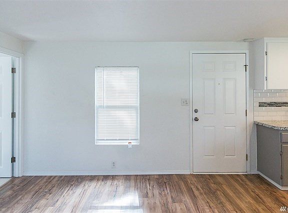 Looking back toward the front door.  The front door opens to the great room not the side of the mobile home.