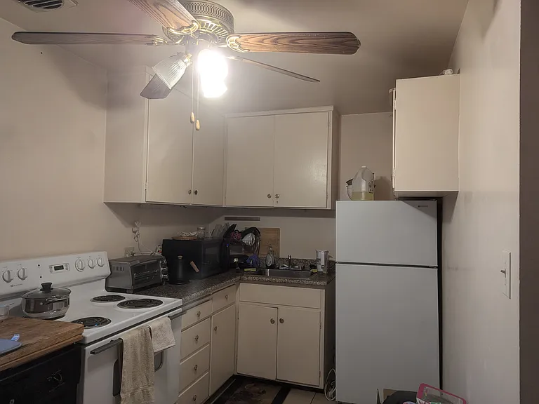 284 38th St #3 — Photo 29