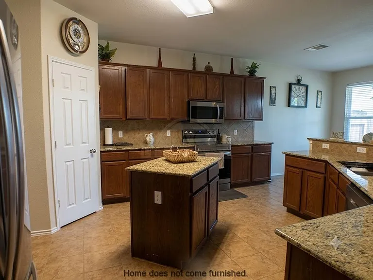 803 Snow Bird Dr — Photo 4