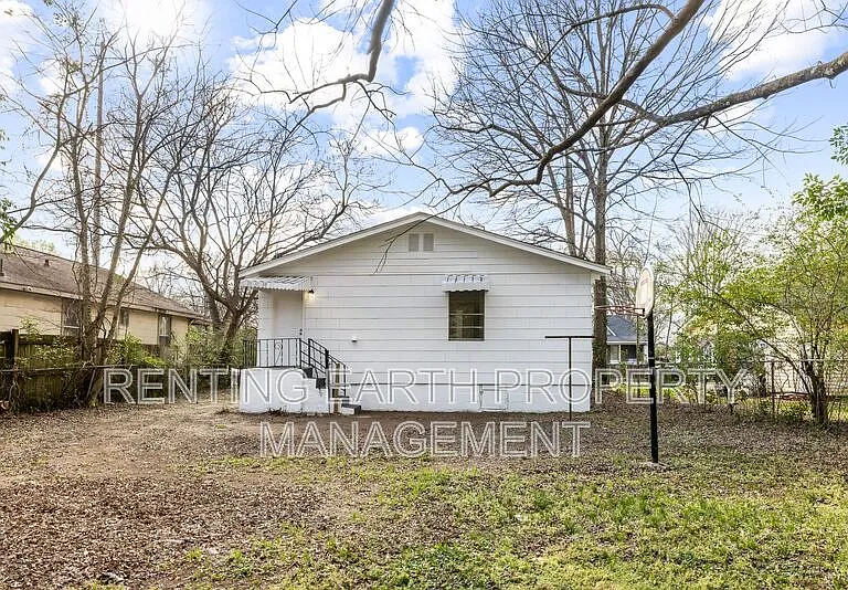 417 Athens Ave — Photo 15